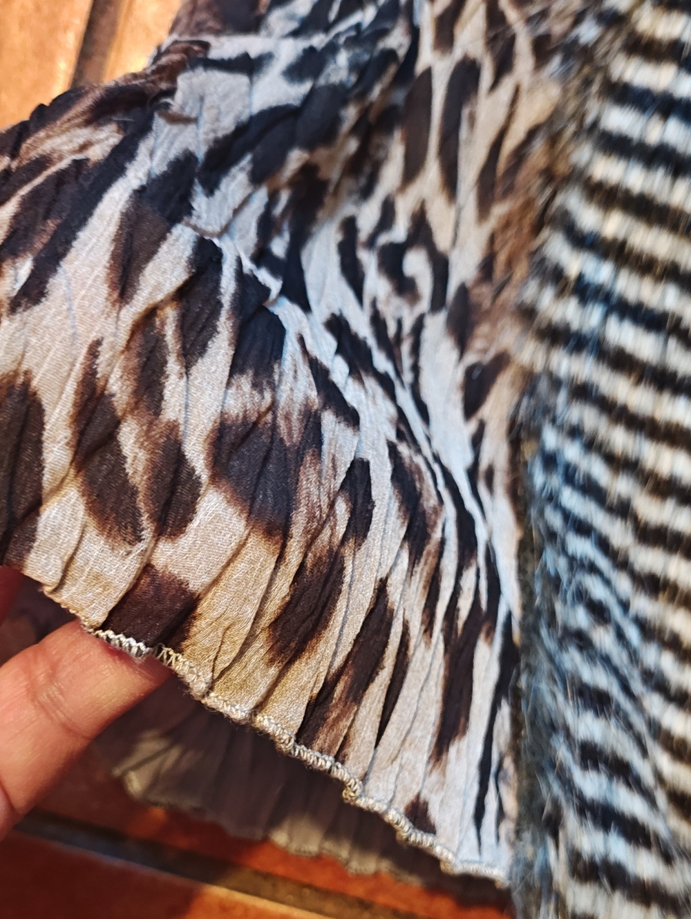 Leopard Print Faux Fur-Trim Women's Cardigan - Beige/Black - Picture 3 of 6